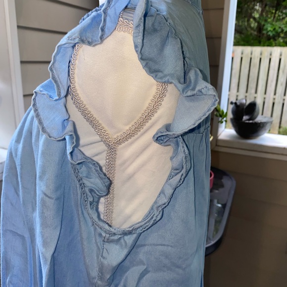 Crown and Ivy light blue smocked Blouse - Picture 5 of 7